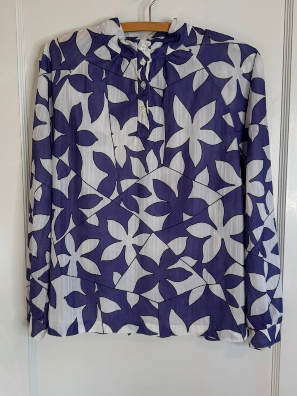 Vtg '70s Purple & White Floral Shape Long Sleeve Blouse Top sz L